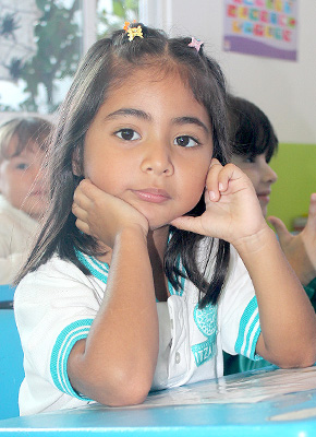 niña aplicada niña aplicada